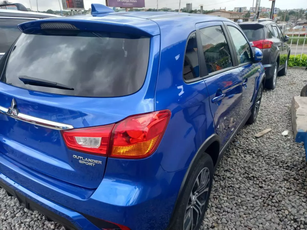 Mitsubishi OUTLANDER   - 2019