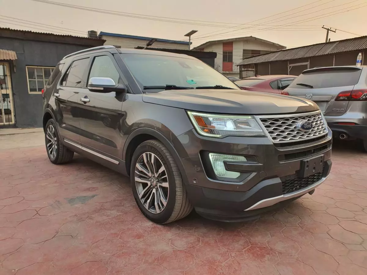 Ford Explorer   - 2017