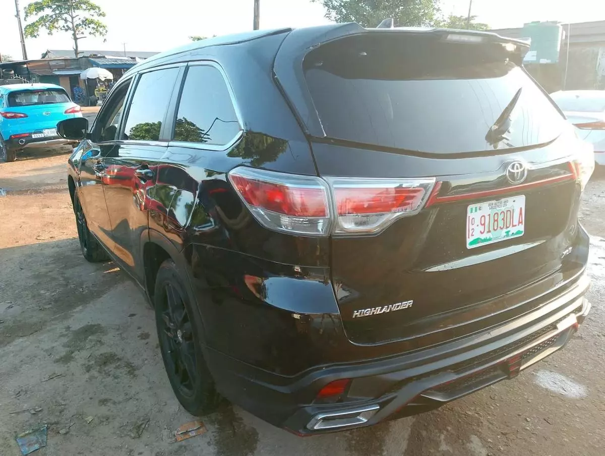 Toyota Highlander   - 2014