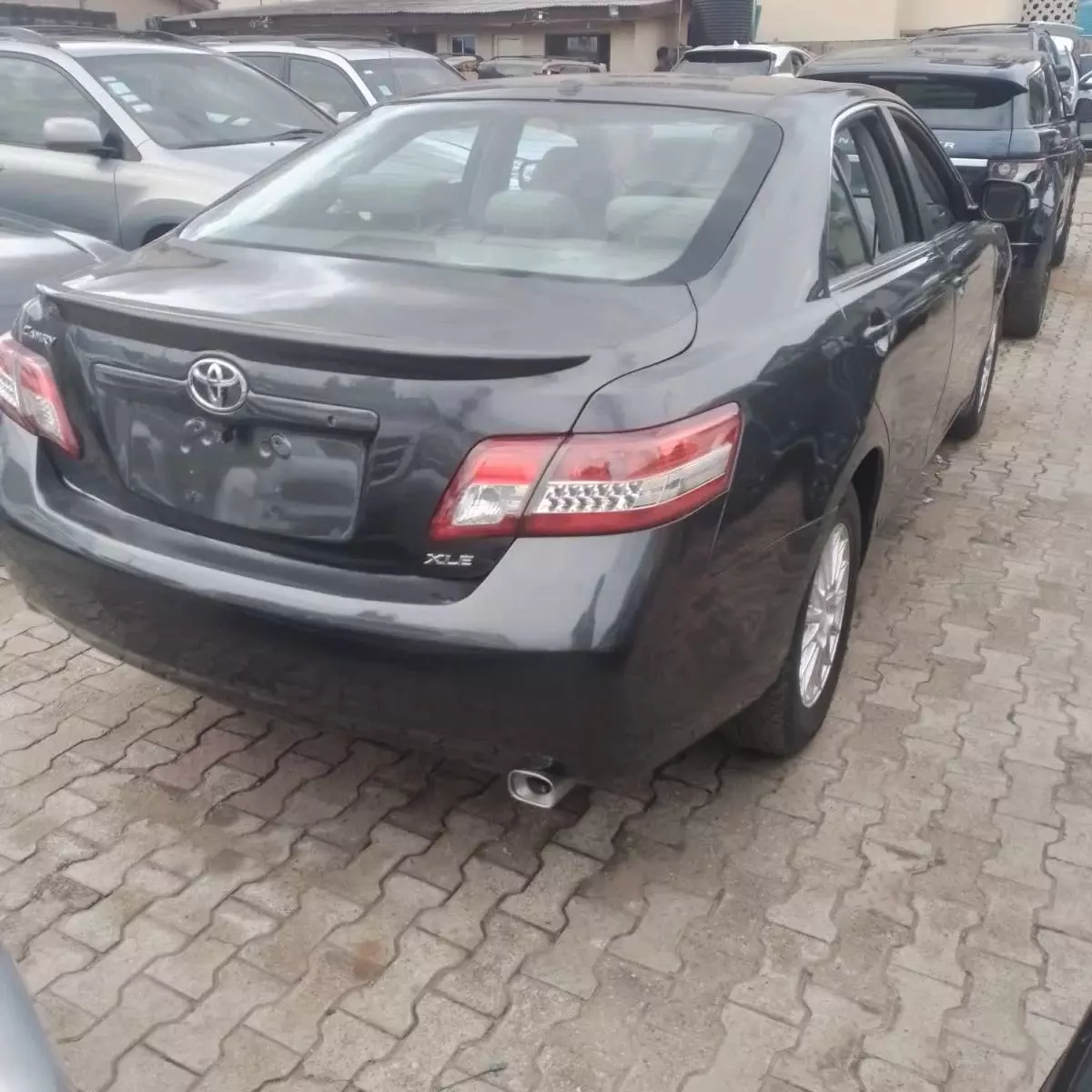 Toyota Camry   - 2010