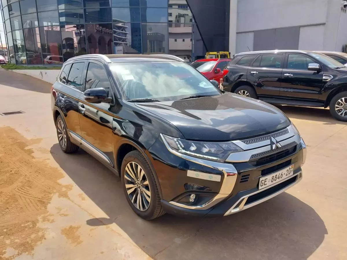 Mitsubishi OUTLANDER   - 2020