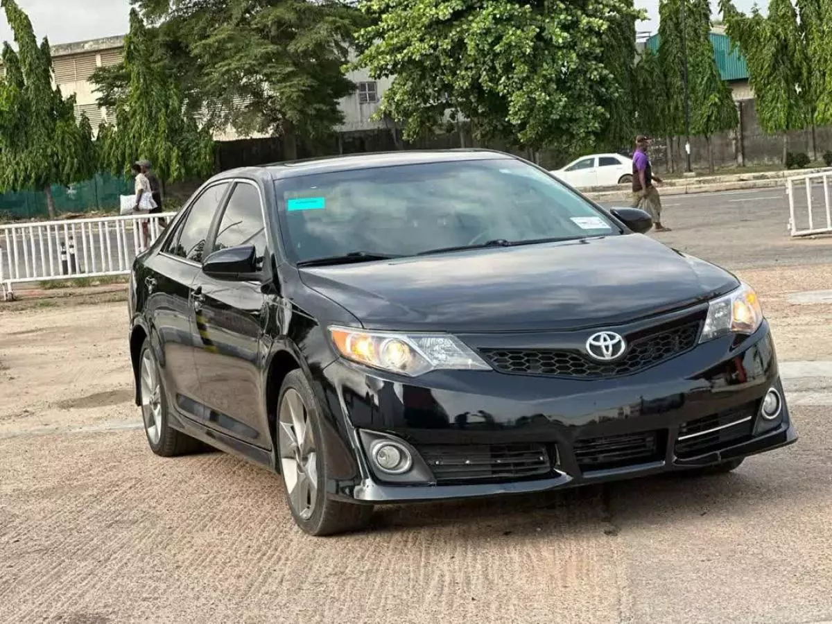 Toyota Camry   - 2012