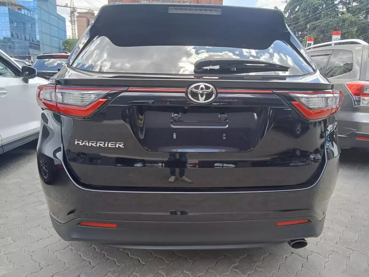 Toyota Harrier   - 2017