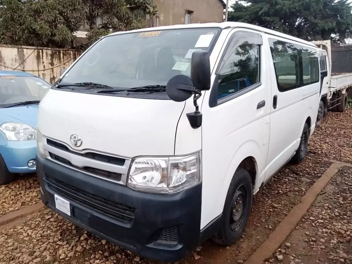 Toyota Hiace   - 2012