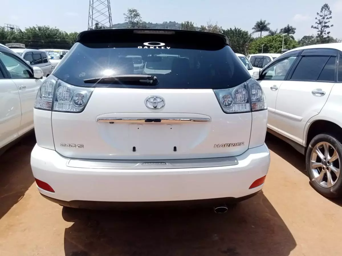 Toyota Harrier   - 2011