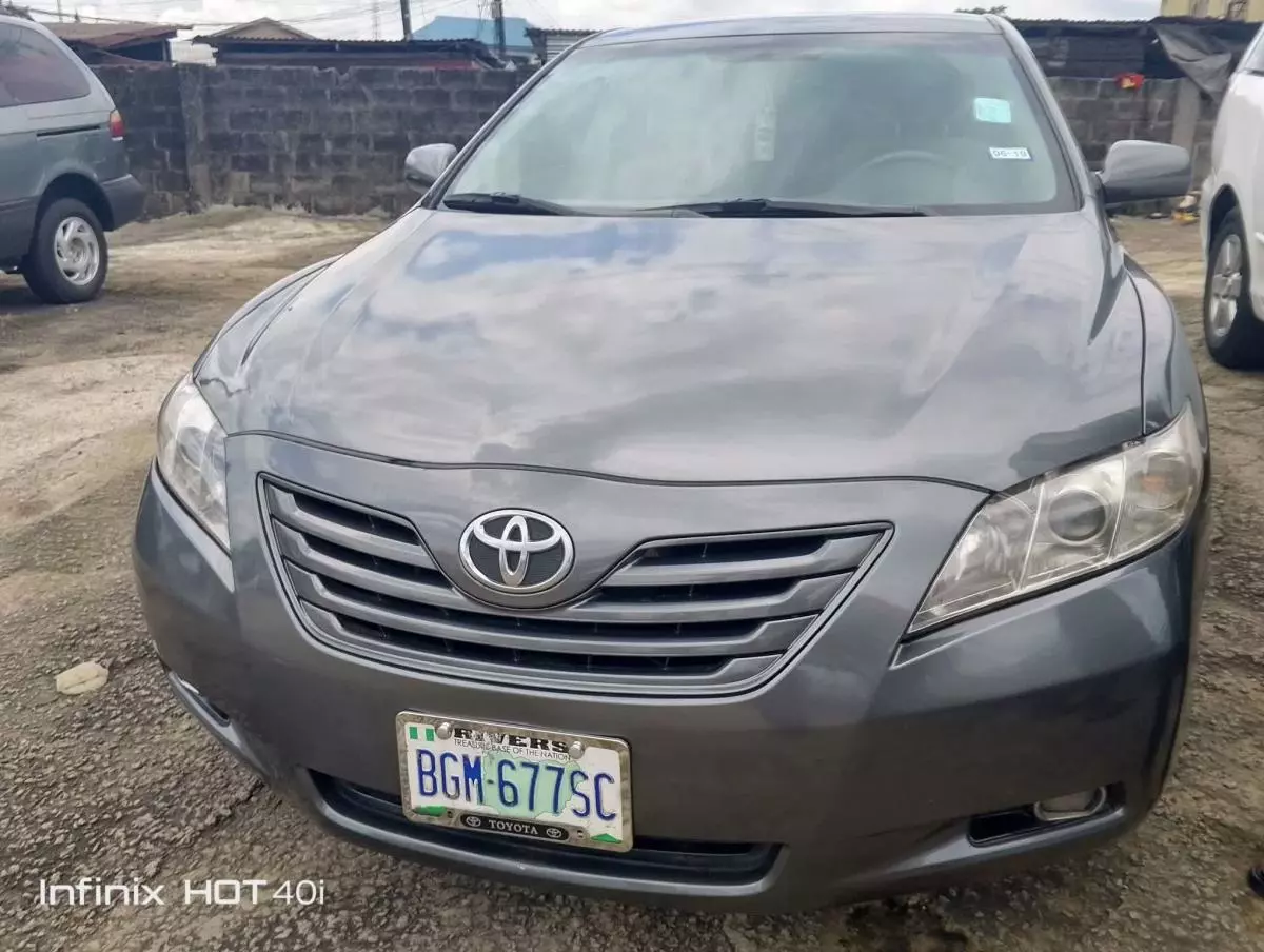 Toyota Camry   - 2009