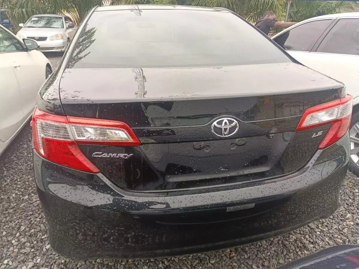 Toyota Camry   - 2012