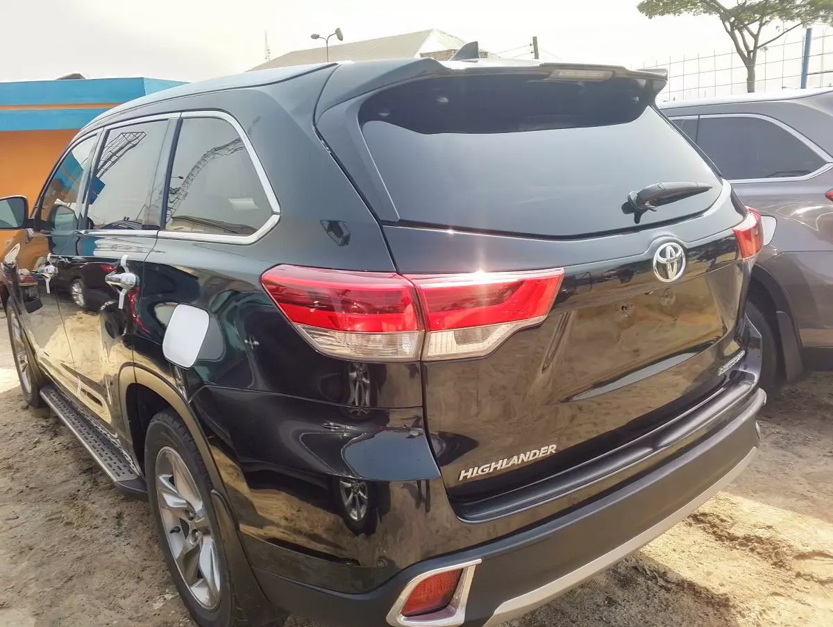 Toyota Highlander   - 2014