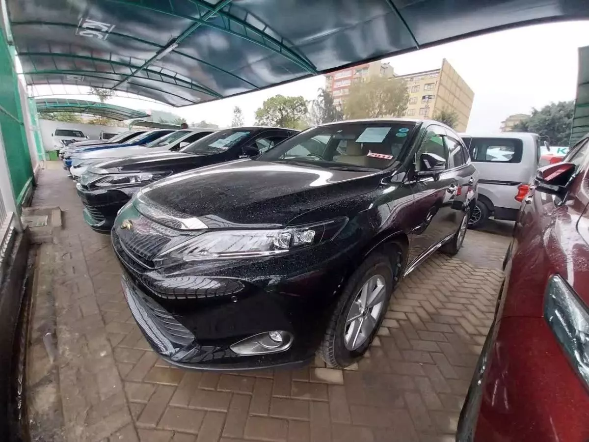 Toyota Harrier   - 2017