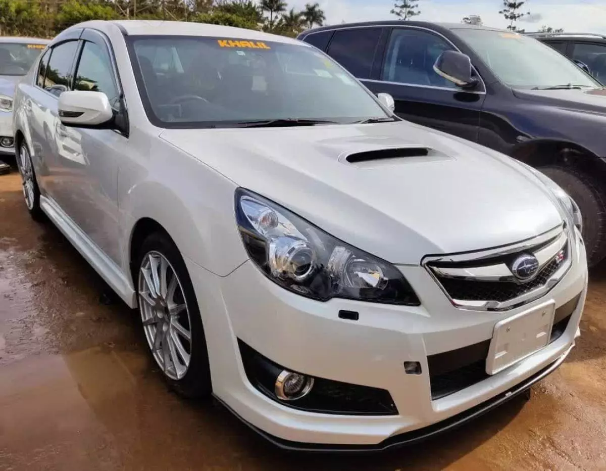 Subaru Legacy   - 2010