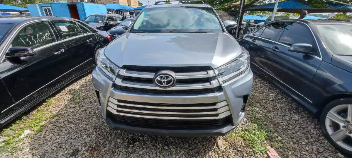 Toyota Highlander   - 2015