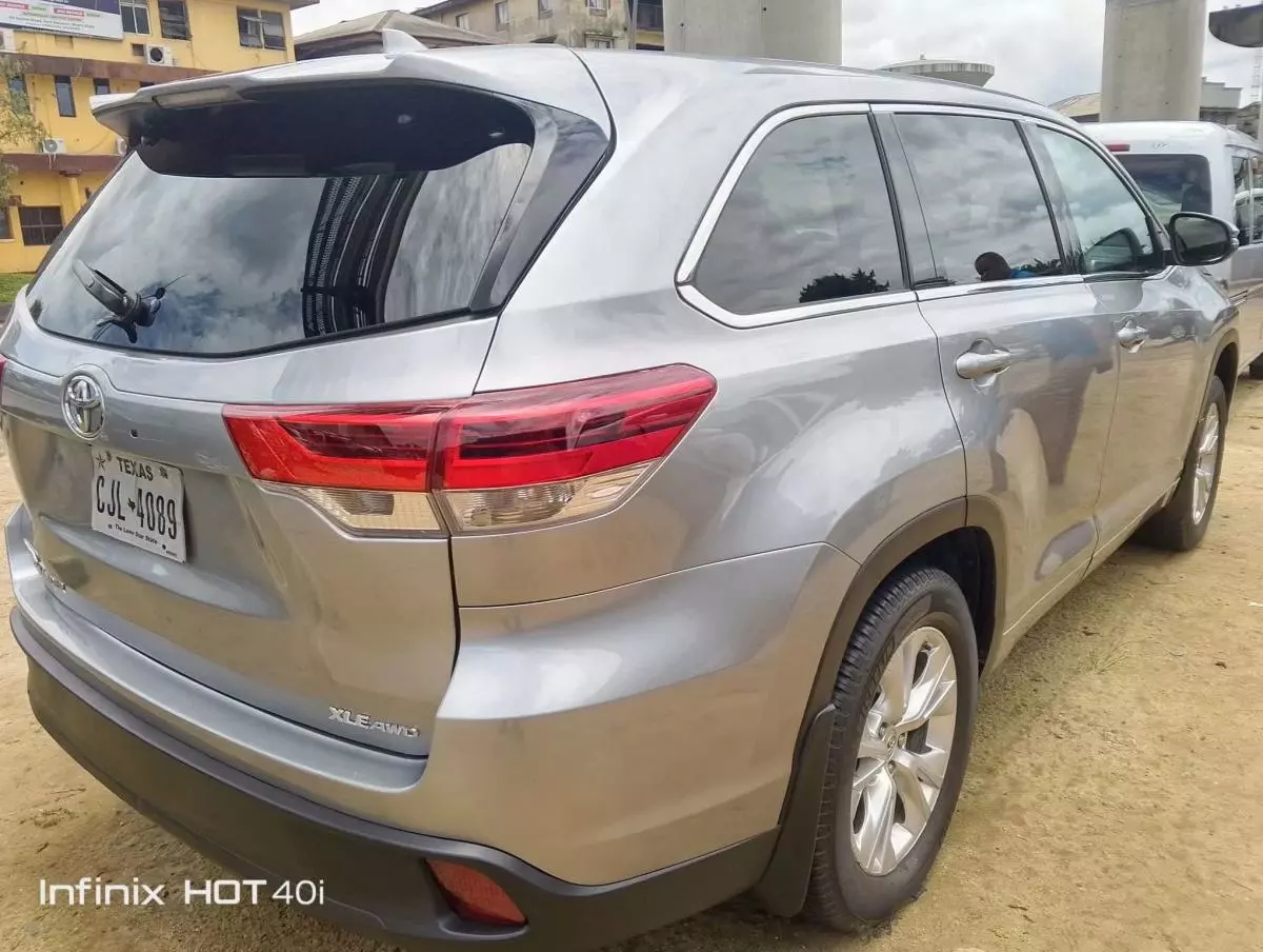 Toyota Highlander   - 2014