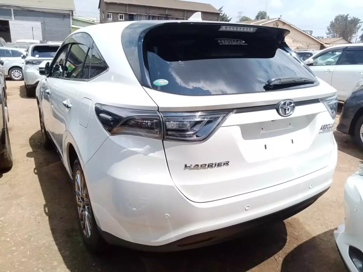 Toyota Harrier   - 2016