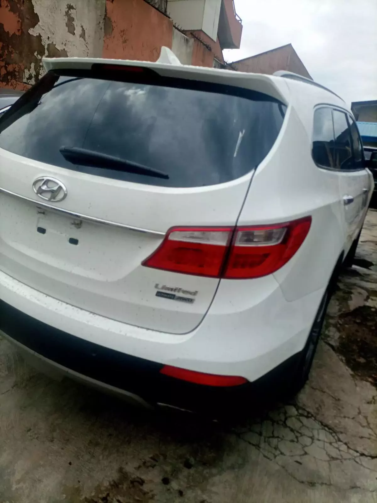 Hyundai Santa Fe   - 2015