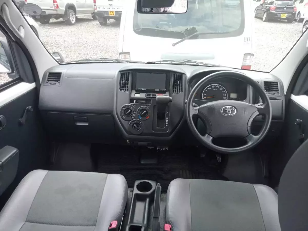 Toyota DYNA 200 - 2016