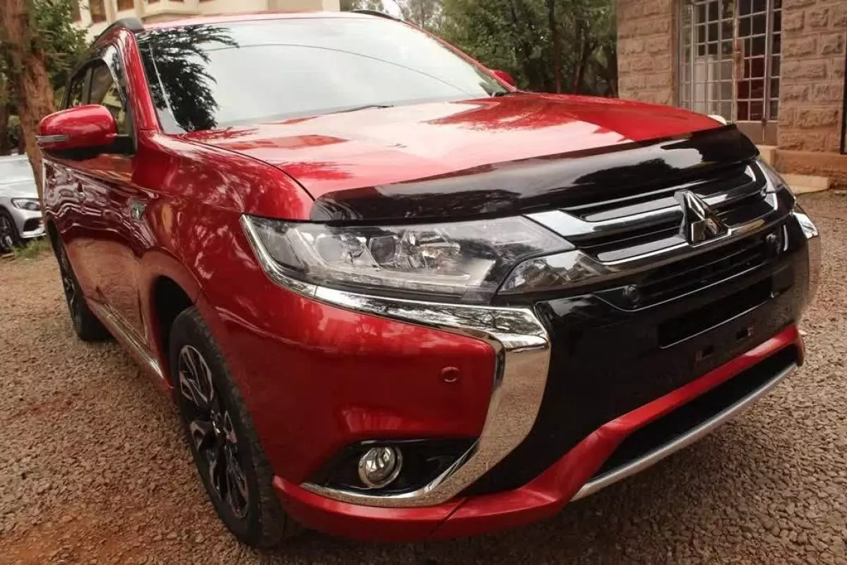Mitsubishi Outlander hybrid  - 2016