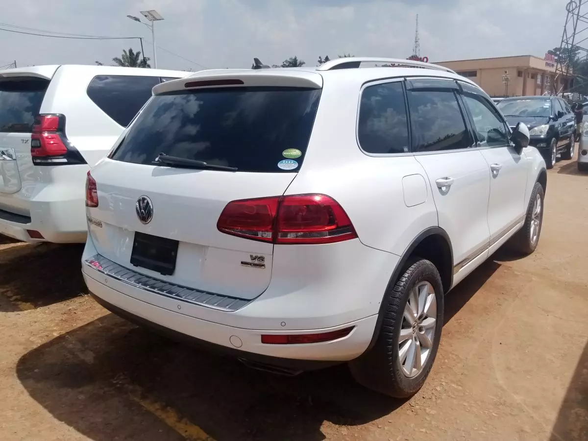 Volkswagen Touareg   - 2011