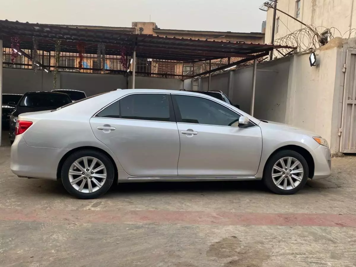 Toyota Camry   - 2014