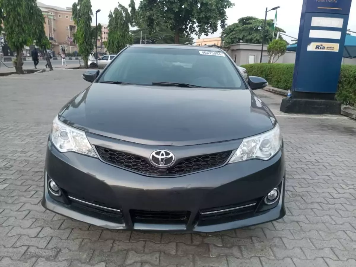 Toyota Camry   - 2012