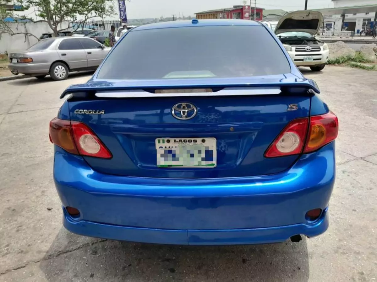 Toyota Corolla   - 2010