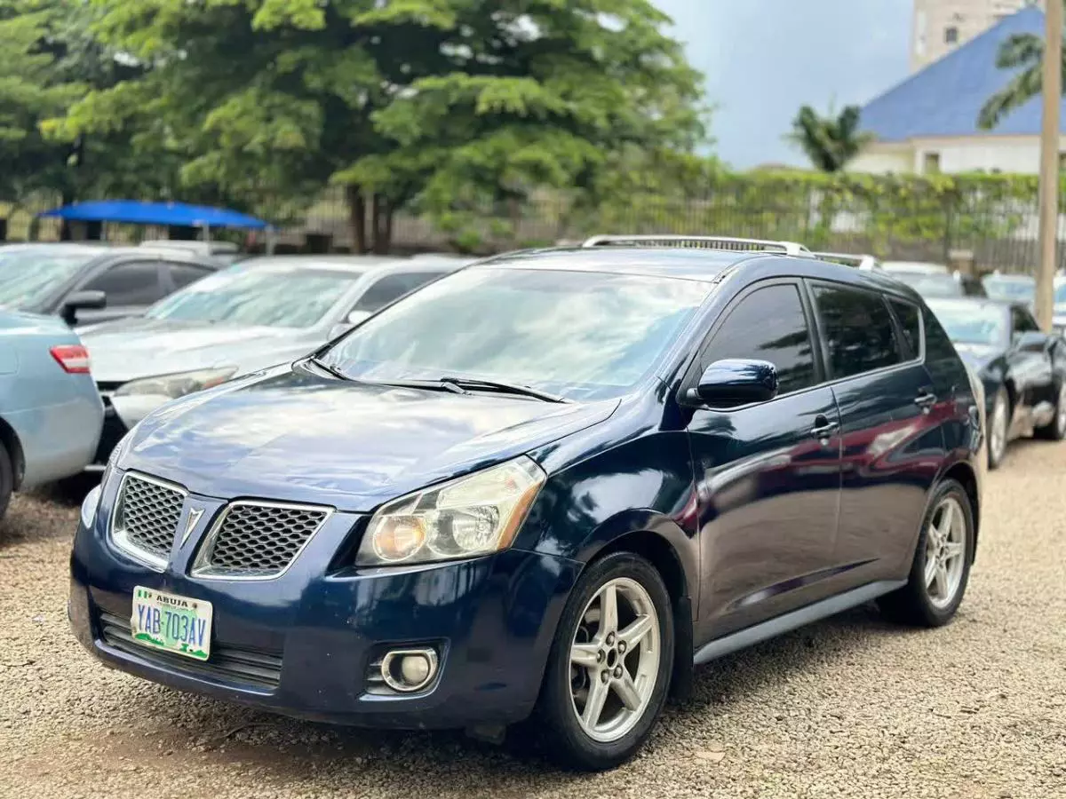 Pontiac Vibe   - 2010