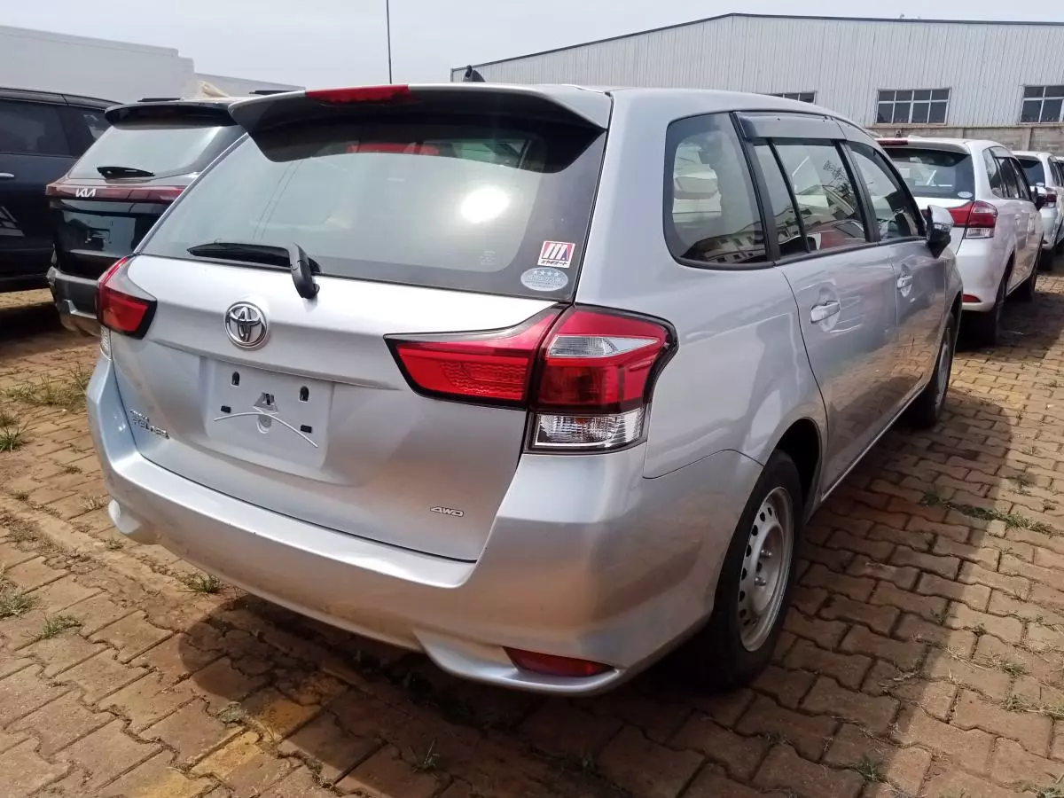 Toyota Fielder    - 2015