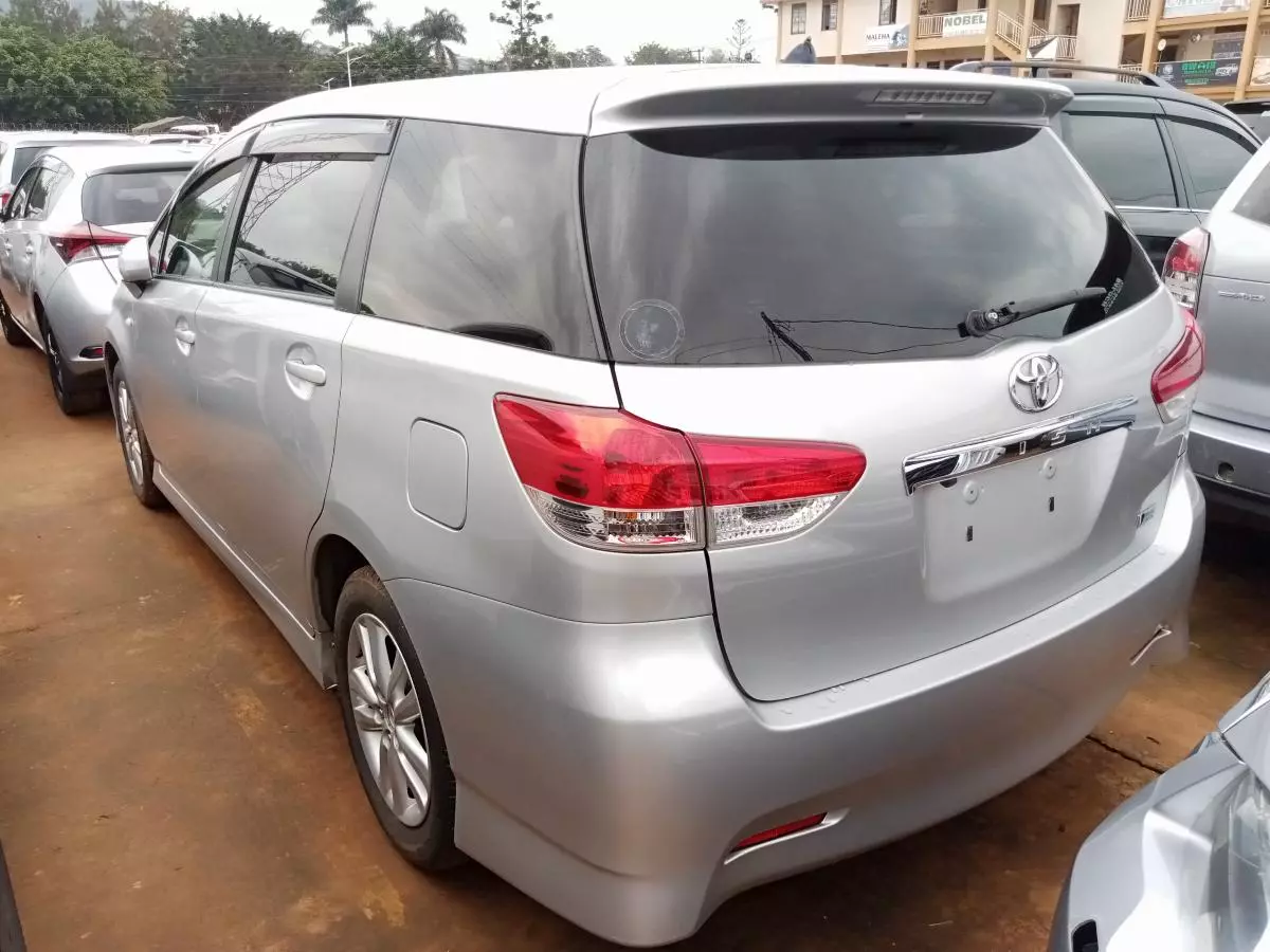 Toyota Wish   - 2012