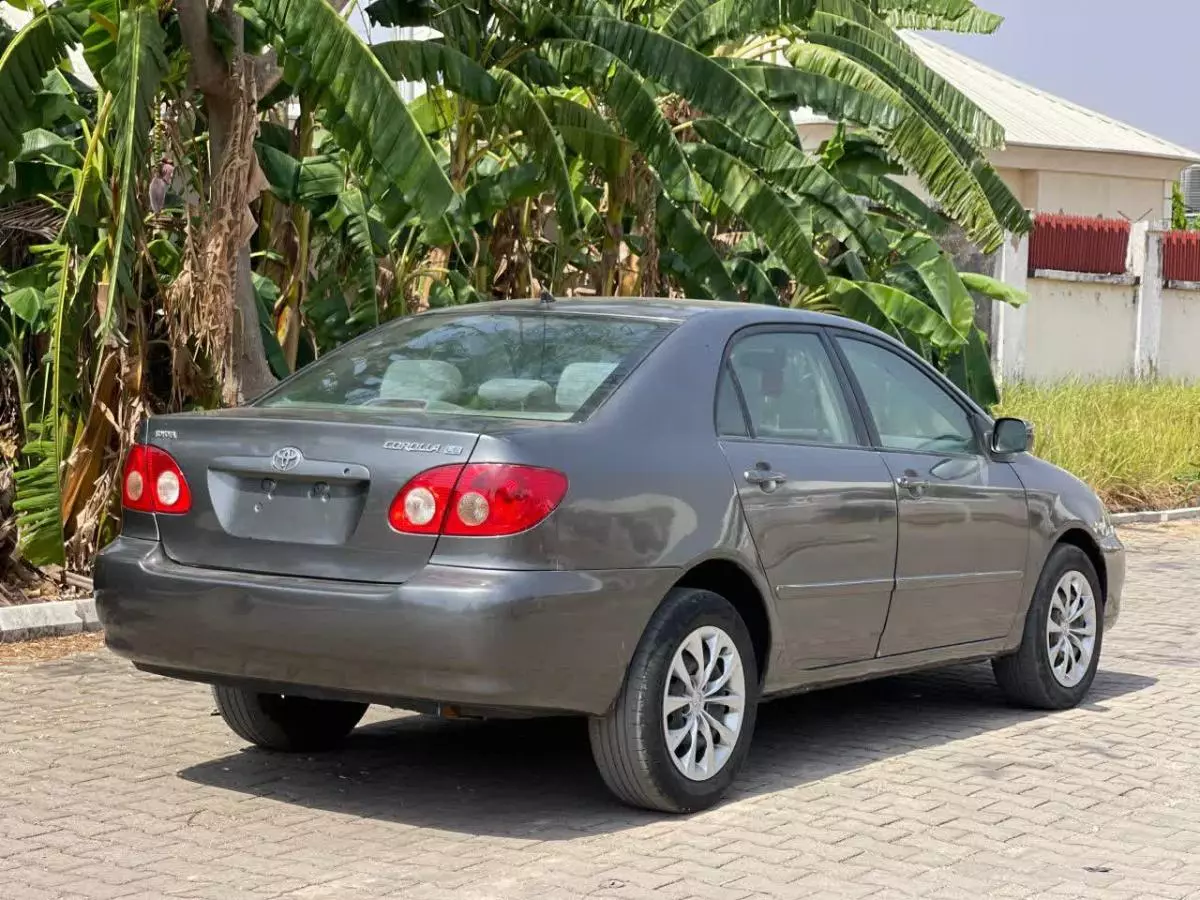 Toyota Corolla   - 2005