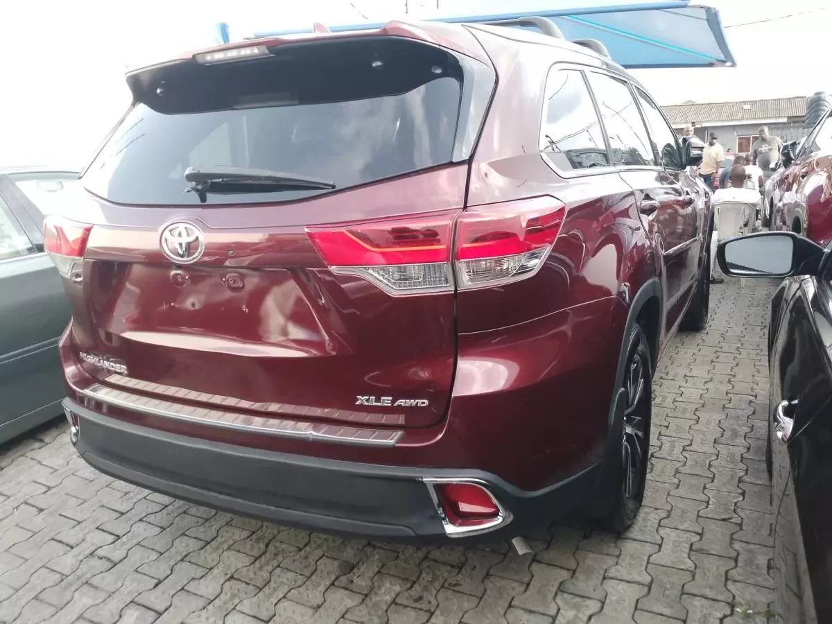 Toyota Highlander   - 2016