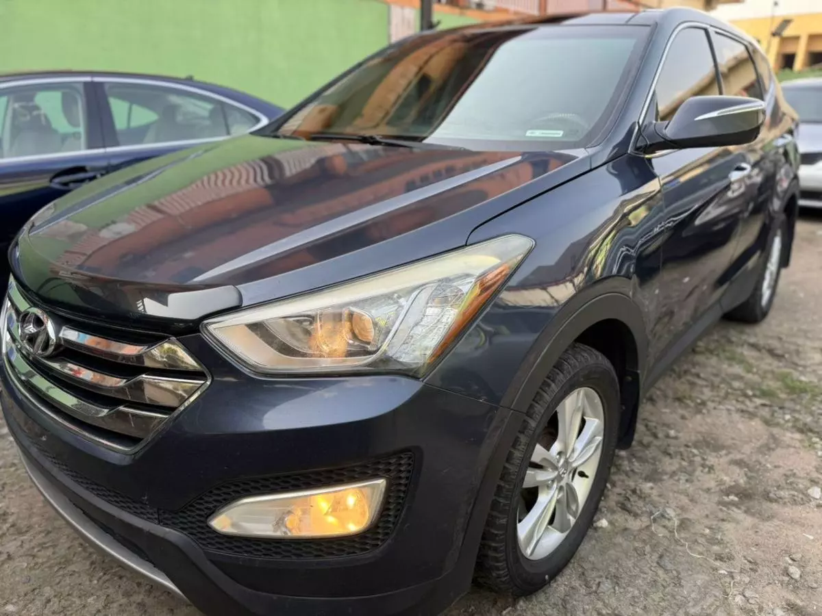 Hyundai Santa Fe   - 2013