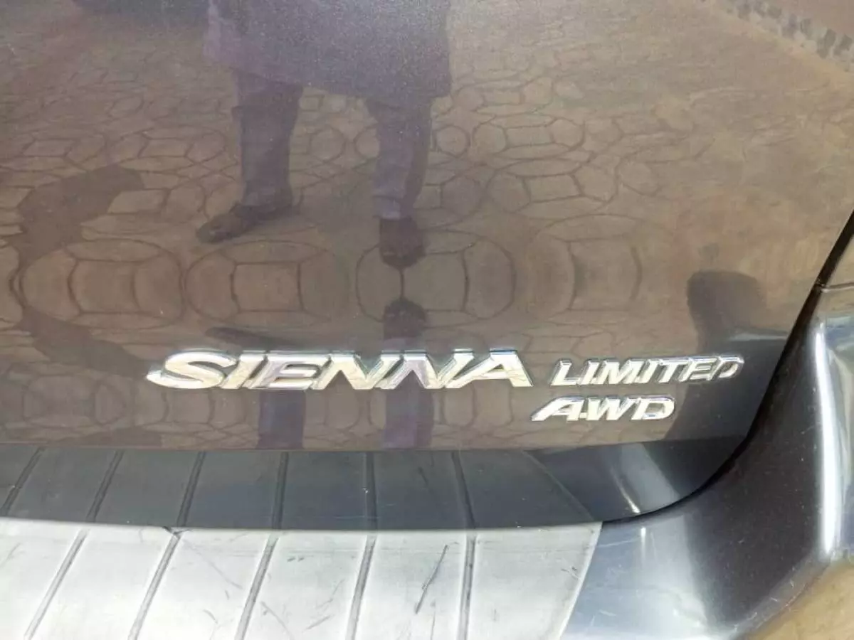 Toyota Sienna - 2006
