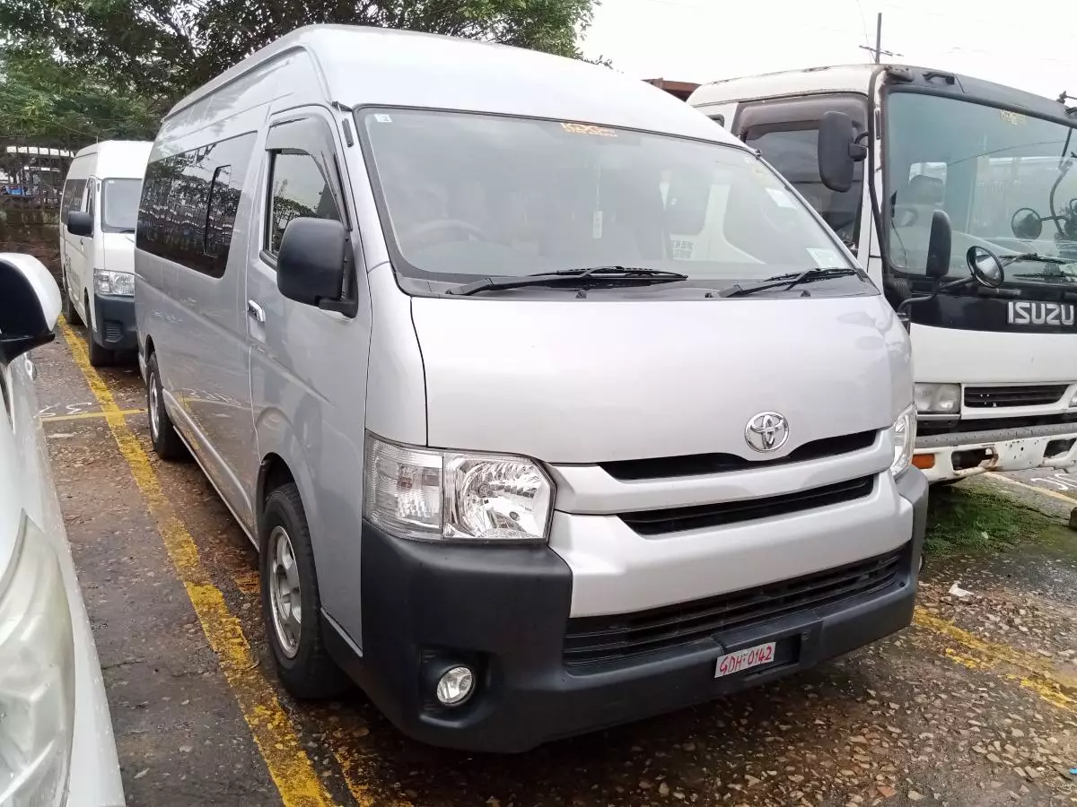 Toyota Hiace   - 2015