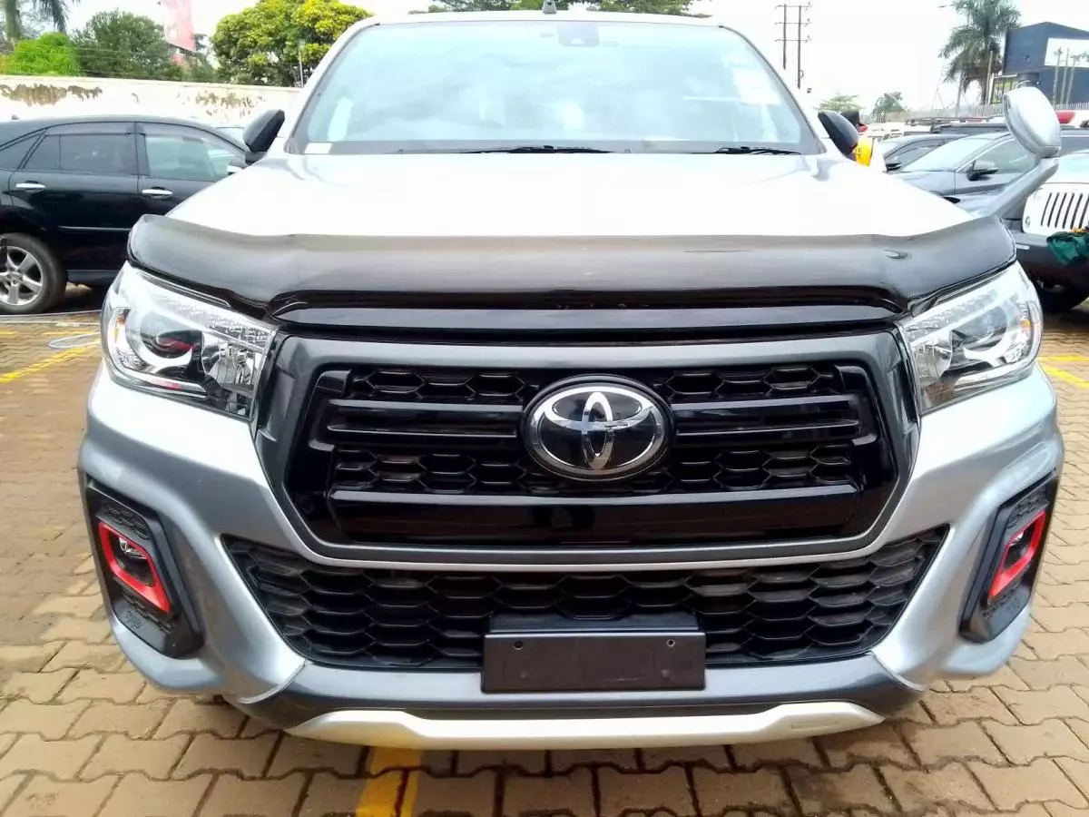 Toyota Hilux Revo    - 2019
