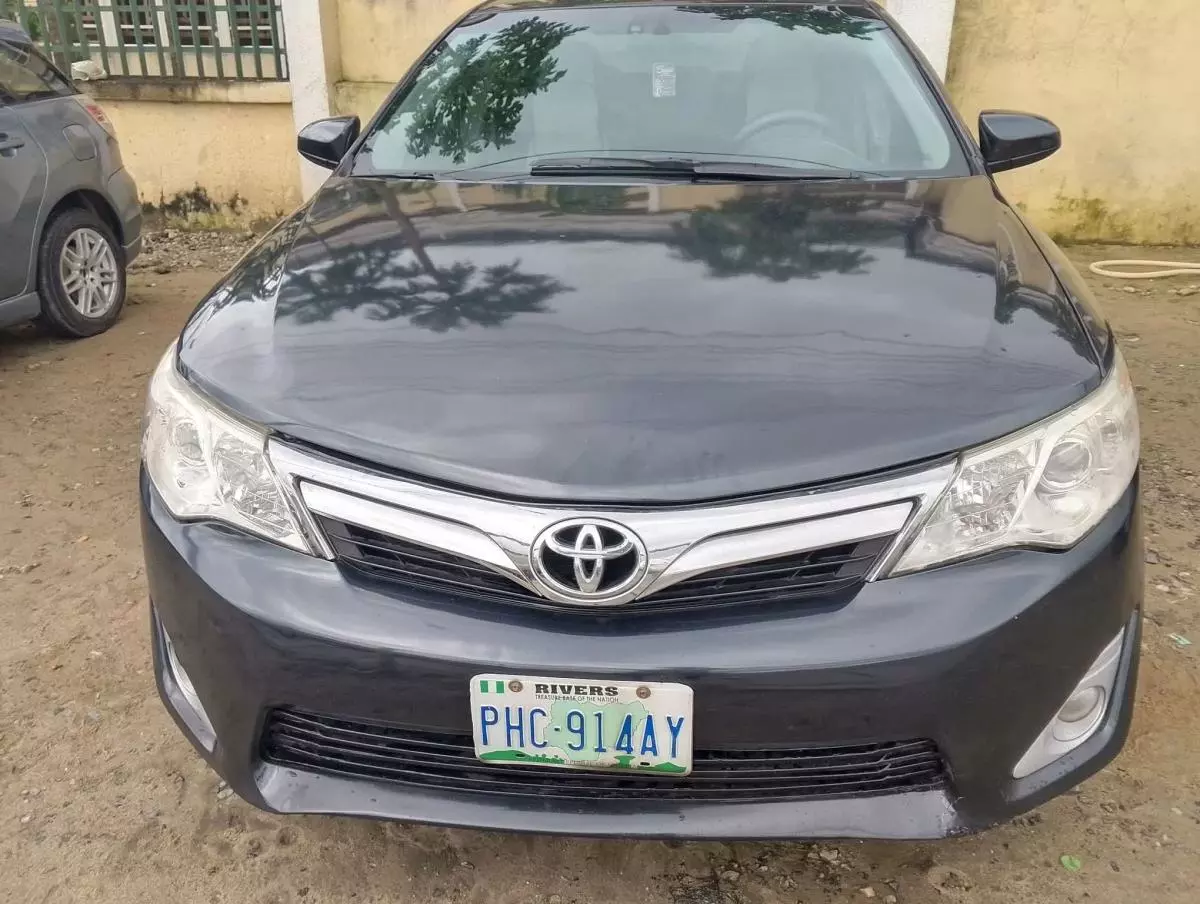 Toyota Camry   - 2012