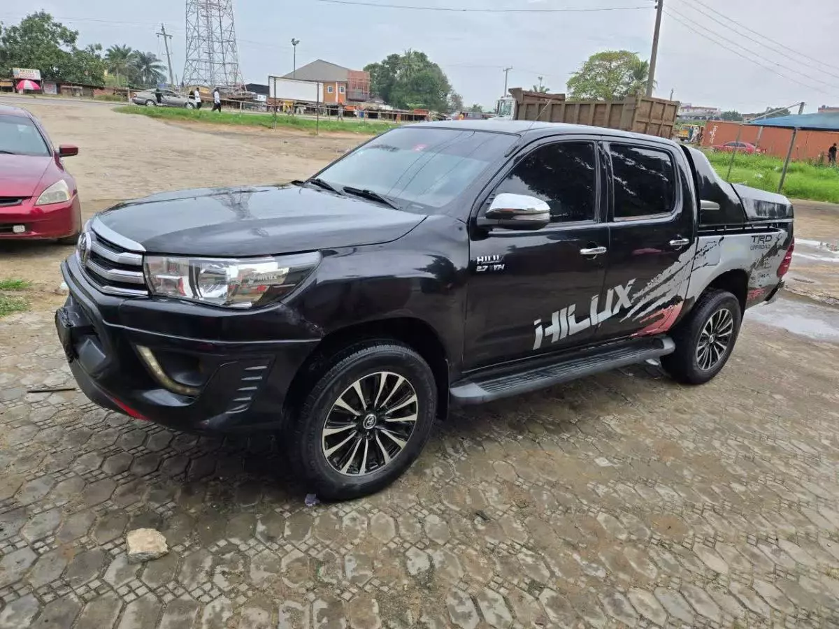 Toyota Hilux   - 2010