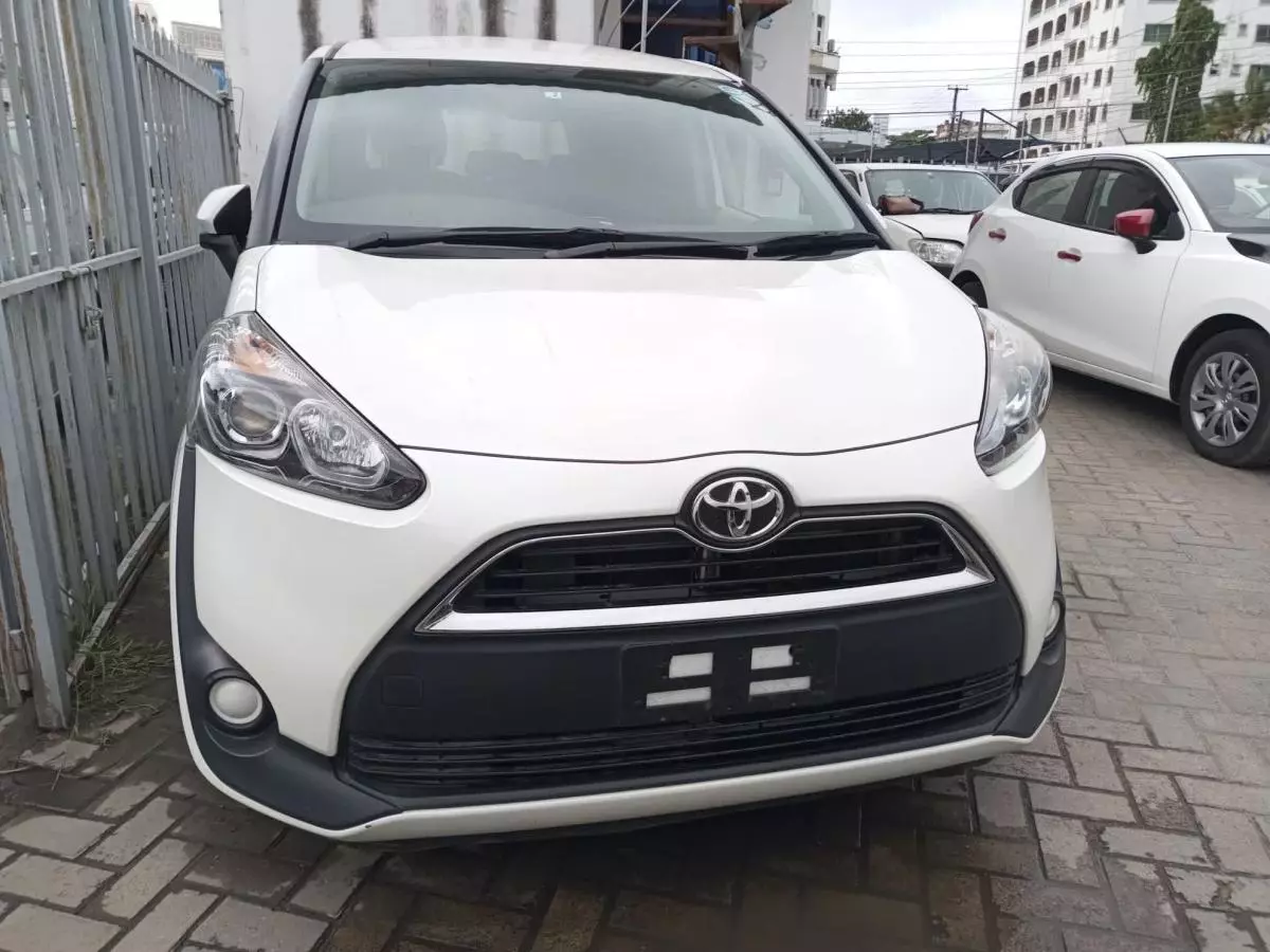 Toyota Sienta   - 2016