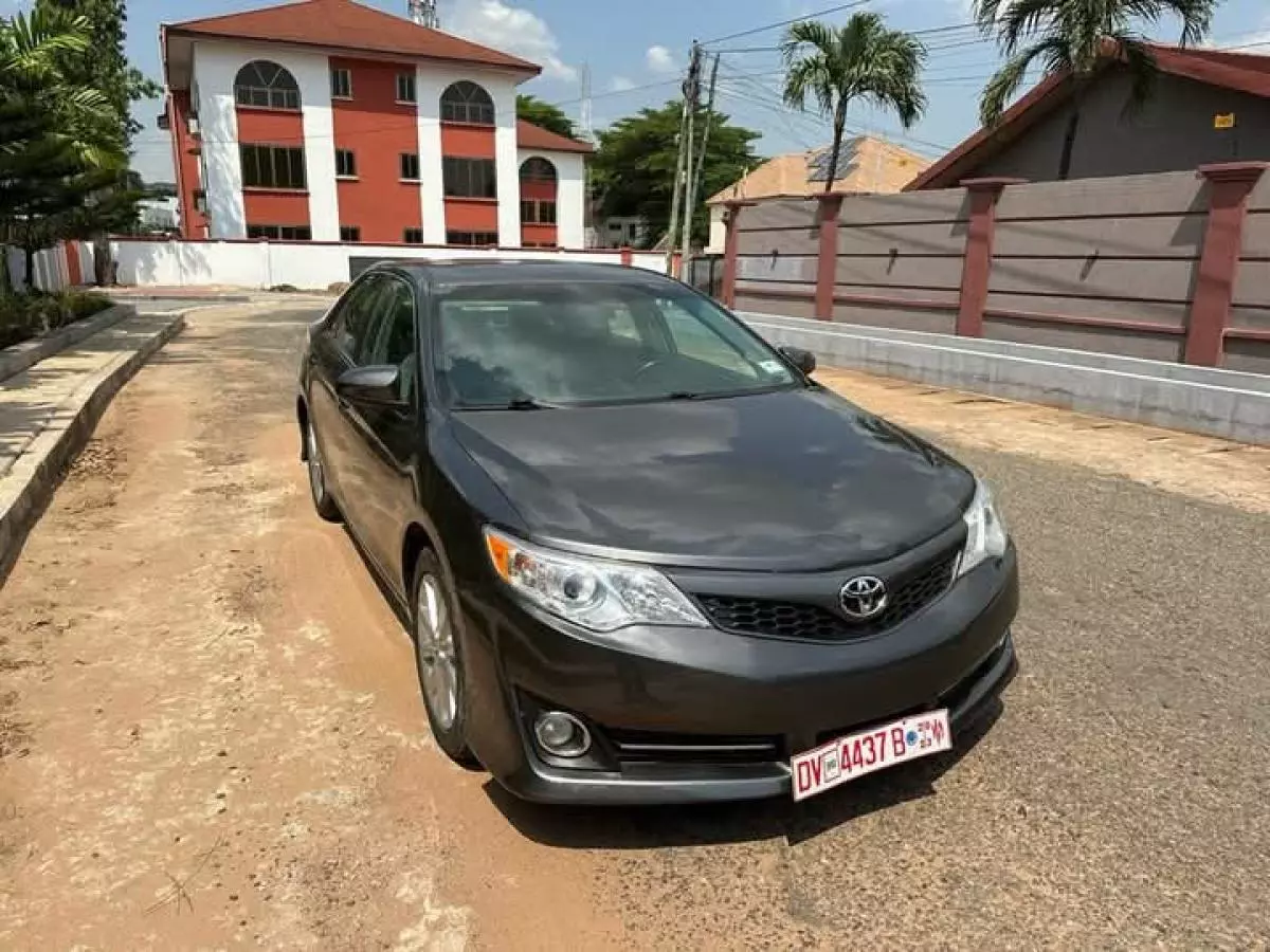 Toyota Camry   - 2014