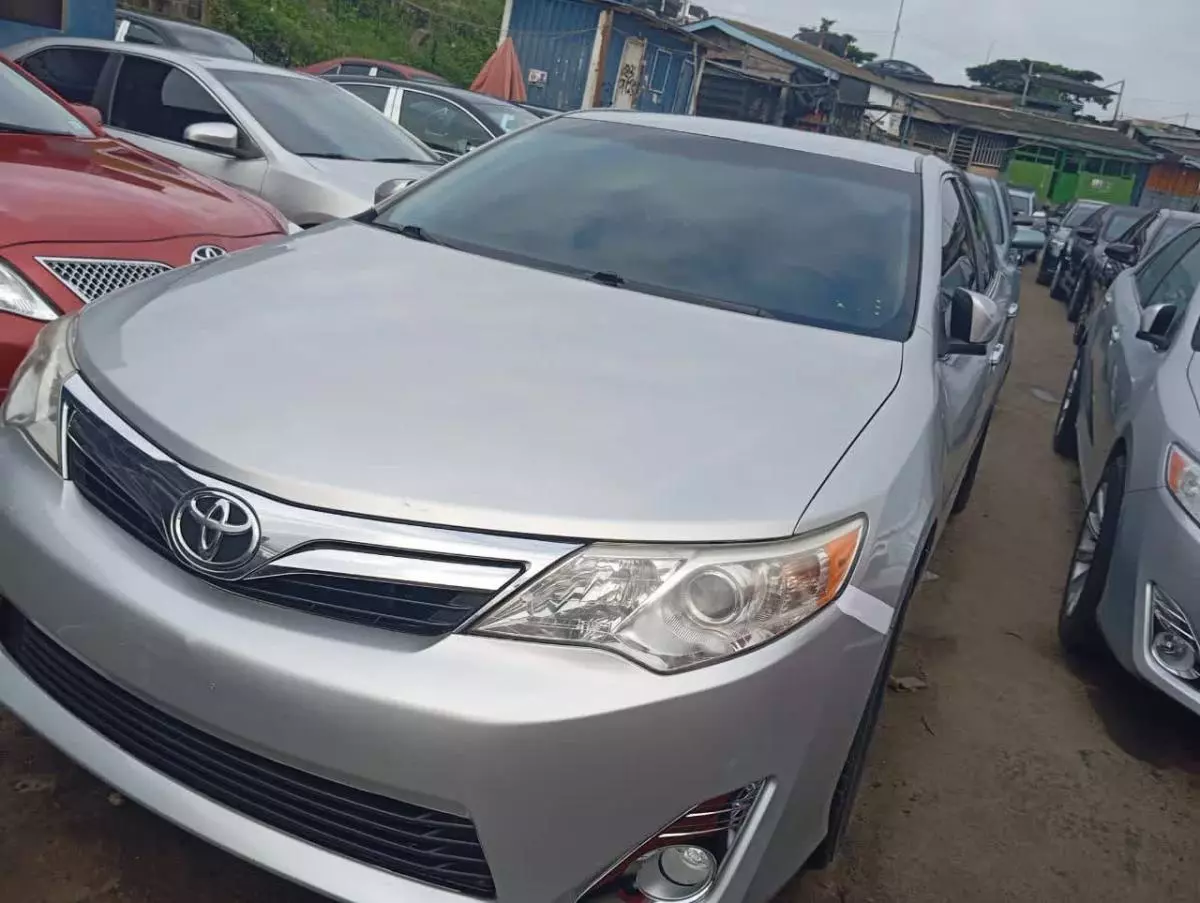 Toyota Camry   - 2012