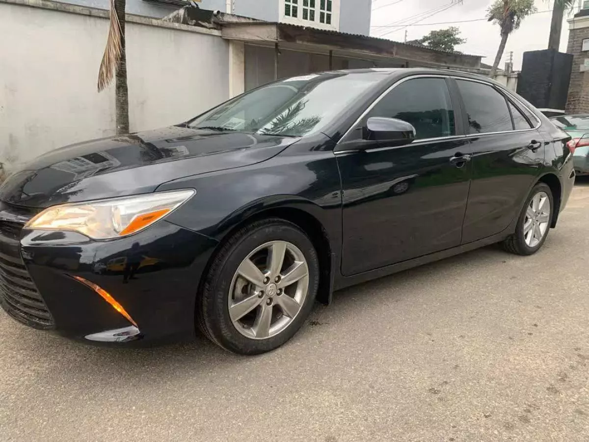 Toyota Camry   - 2016