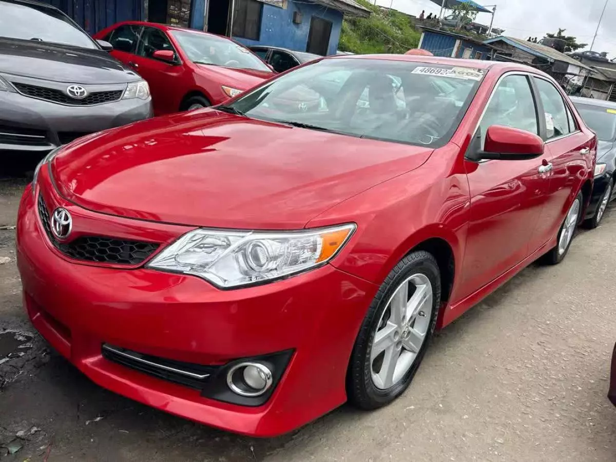 Toyota Camry   - 2012