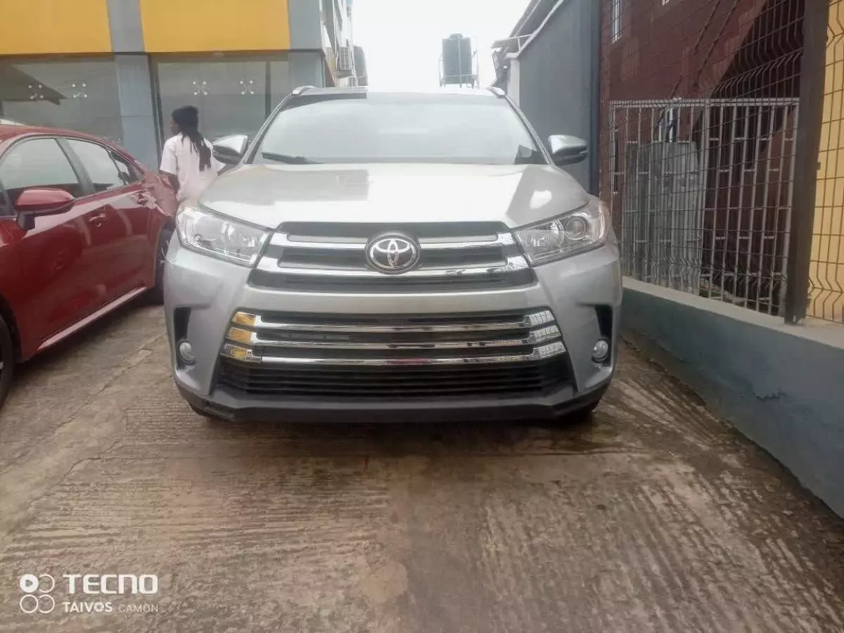 Toyota Highlander   - 2014