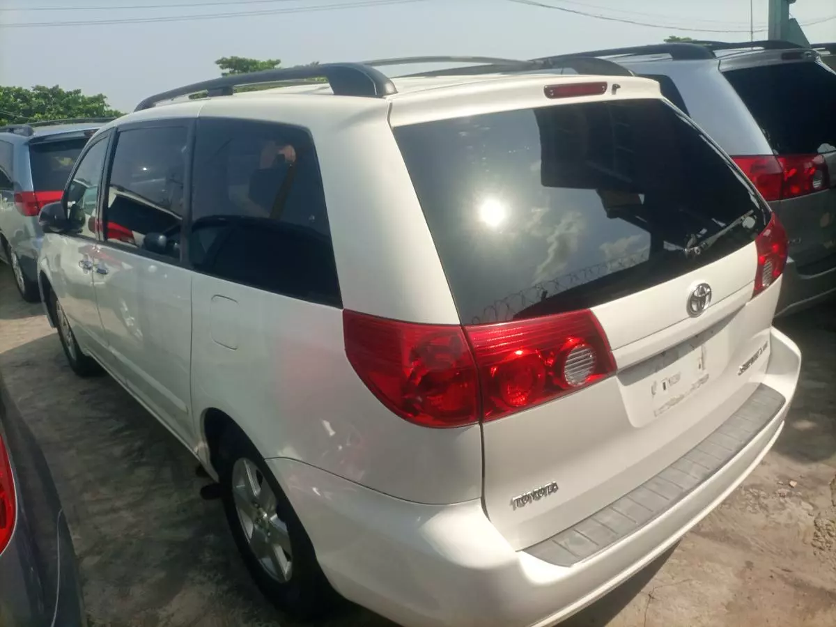 Toyota Sienna   - 2006