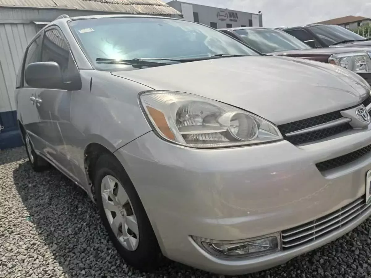 Toyota Sienna   - 2006