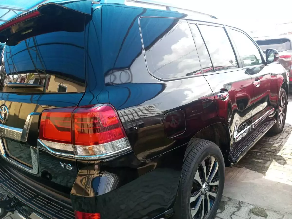 Toyota Land Cruiser - 2009
