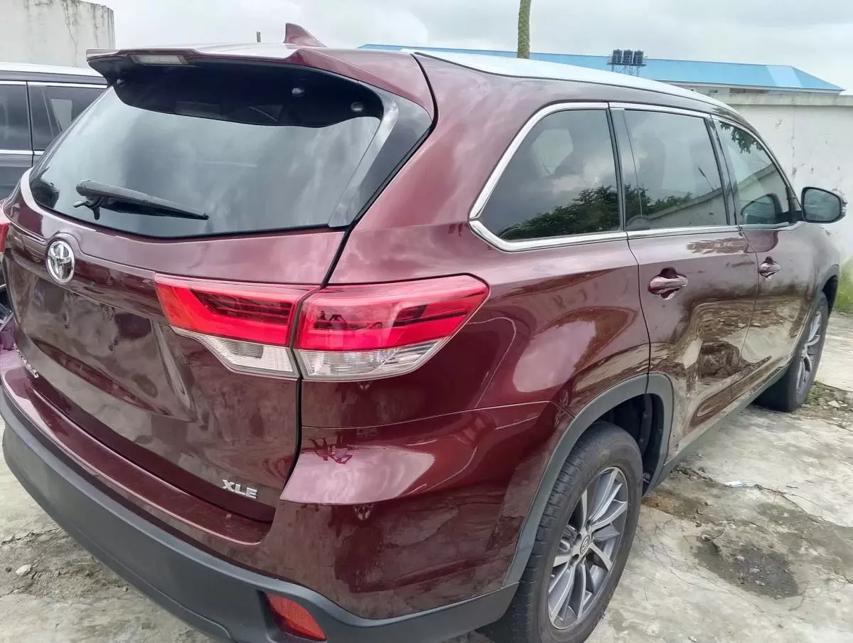 Toyota Highlander   - 2019