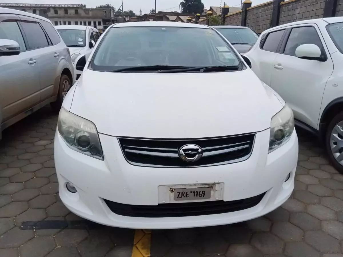 Toyota Fielder    - 2010