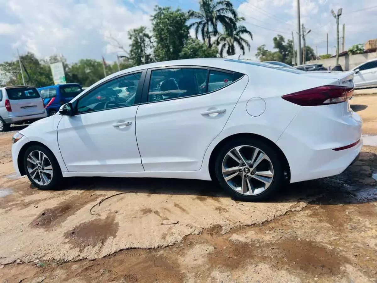 Hyundai Elantra   - 2019