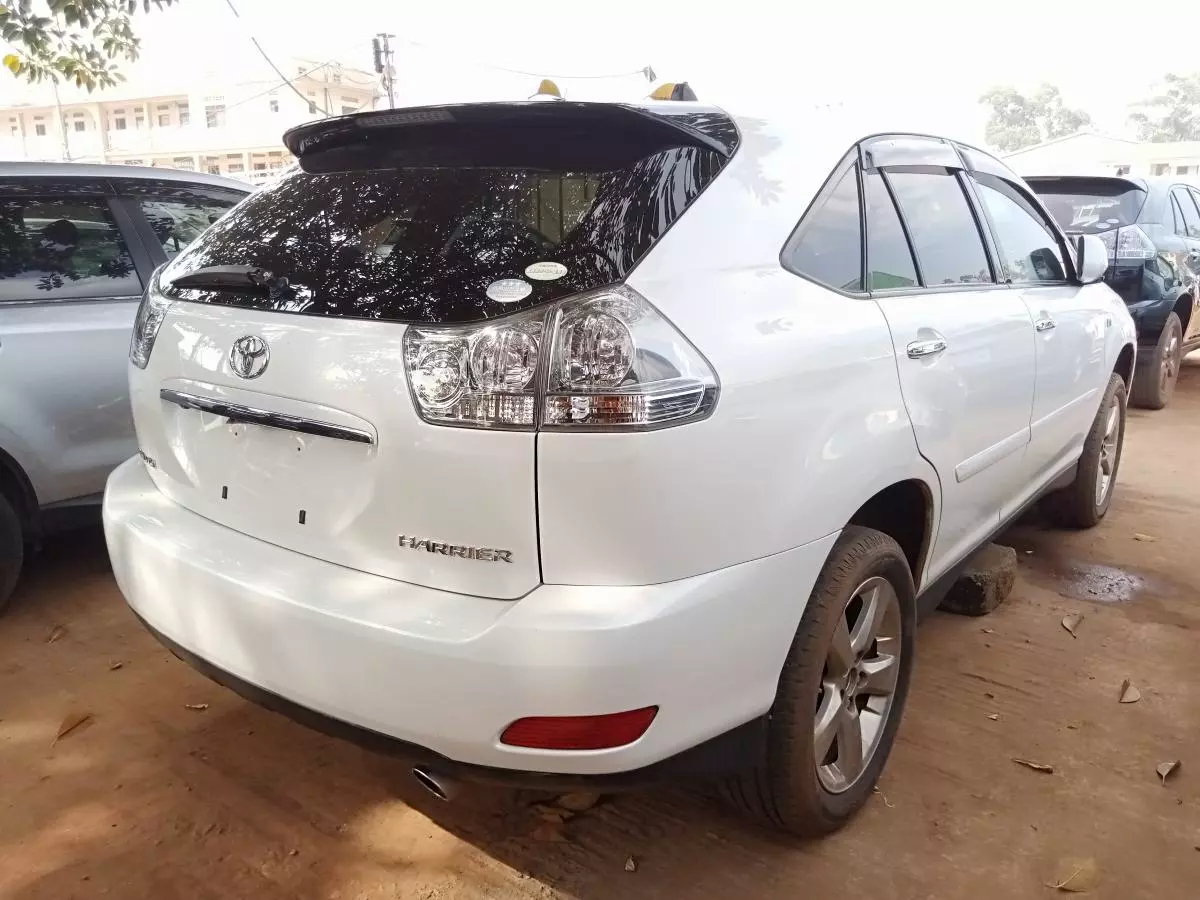 Toyota Harrier   - 2011