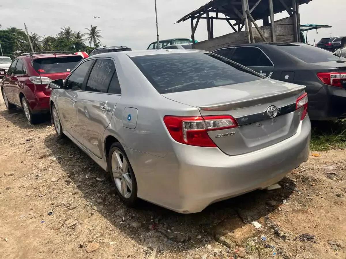 Toyota Camry   - 2012