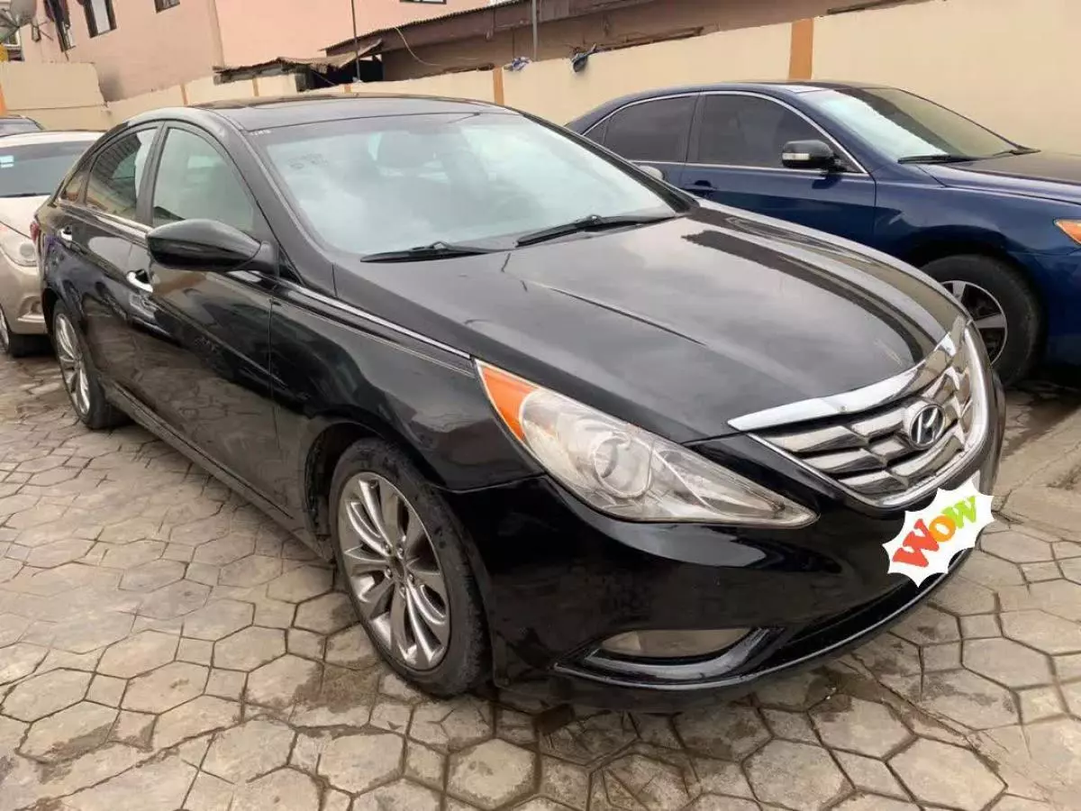 Hyundai Sonata - 2011